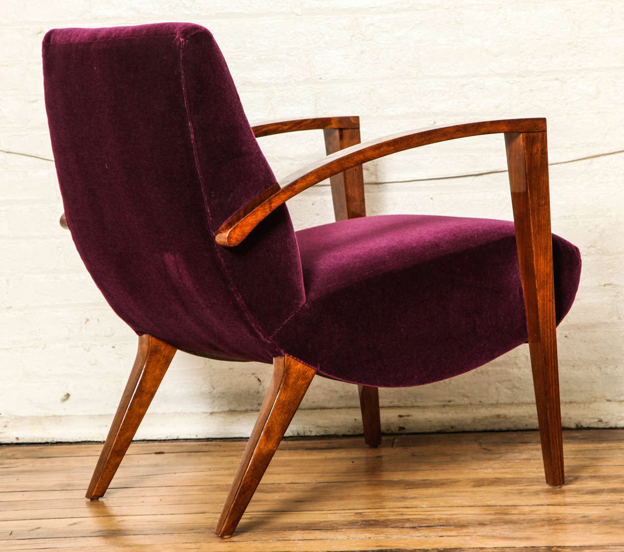 Chic Mid-Century Modern Pair of Armchairs For Sale 2