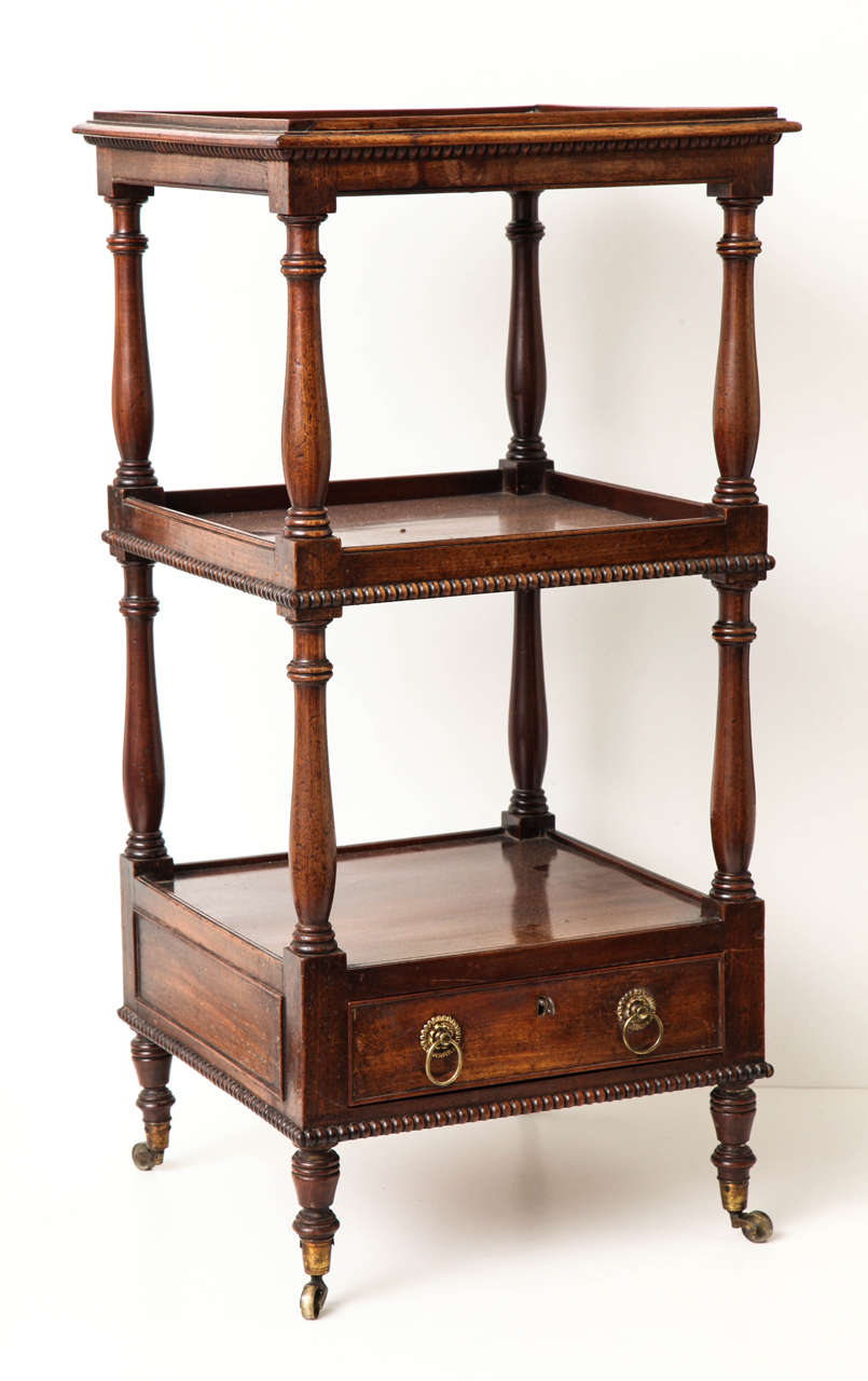 19th Century English Mahogany Low Etagere In Excellent Condition In New York, NY