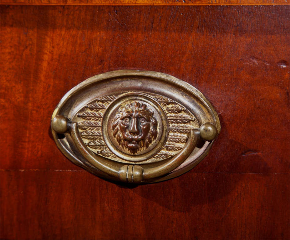 Sideboard mit Bogenfront aus der Zeit George III. (18. Jahrhundert) im Angebot