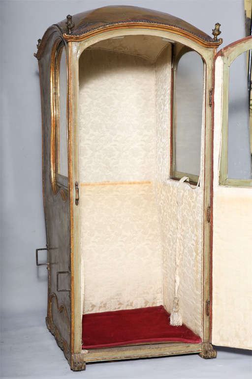 18th C. Venetian Sedan Chair from the Estate of Tiziani In Excellent Condition In West Palm Beach, FL