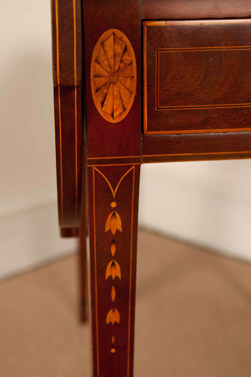 Hepplewhite Pembroke Table In Excellent Condition In Alexandria, VA