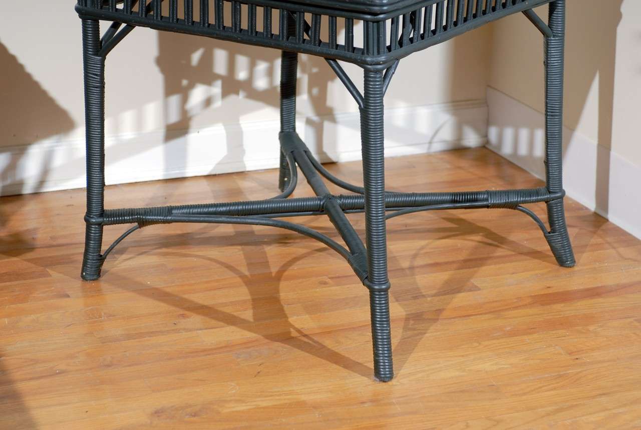 C.1930s American Wicker Game Table In Fair Condition In Atlanta, GA