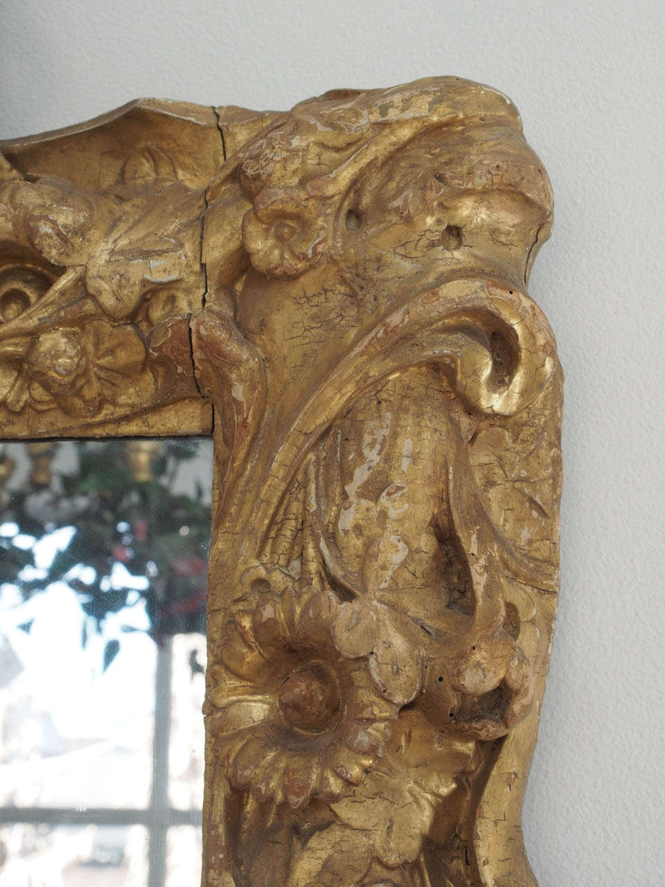 Italianate Relief Carved Giltwood Mirror In Excellent Condition In New Orleans, LA