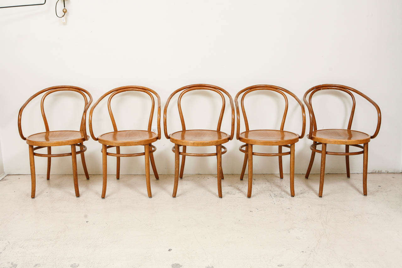 Set of 10 Thonet chairs. Original finish
Solid wood seat. Sturdy and comfortable.
1940s/50s production with original 