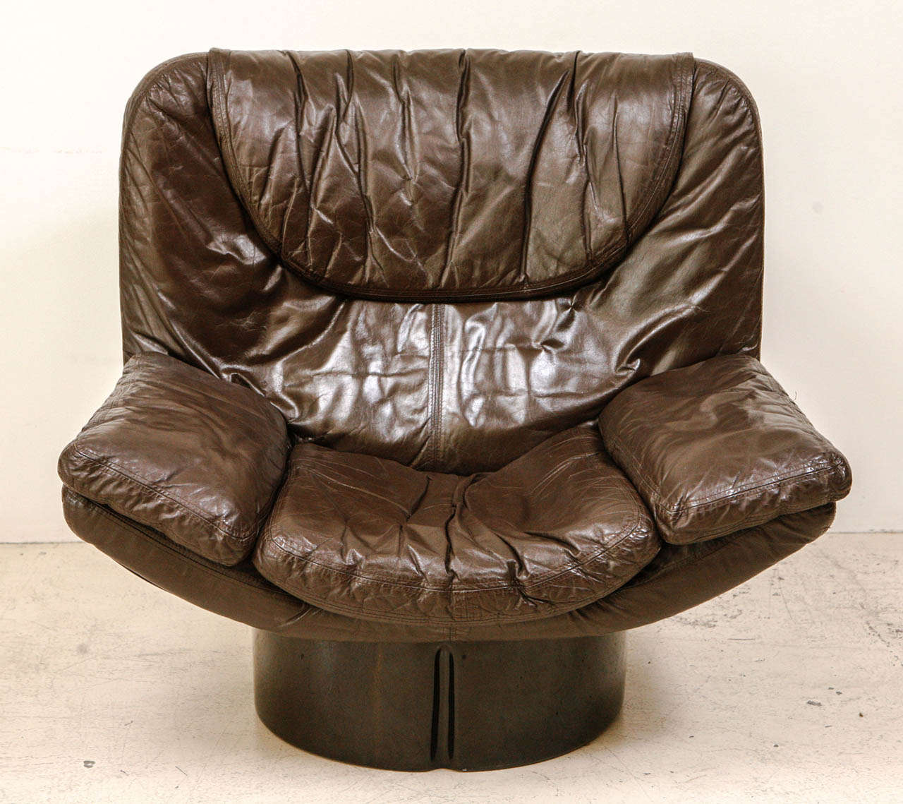 Lounge Chair by COMFORT designed by T.Ammannati & G.P Viitelli.