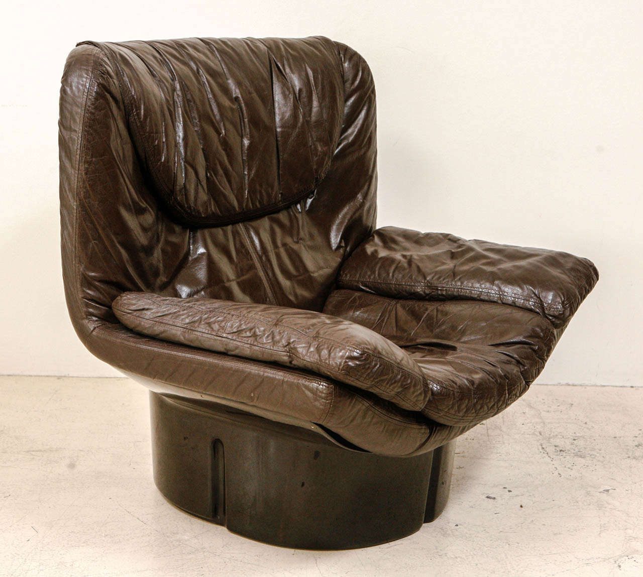 Late 20th Century Lounge Chair by Comfort designed by T.Ammannati & G.P Viitelli