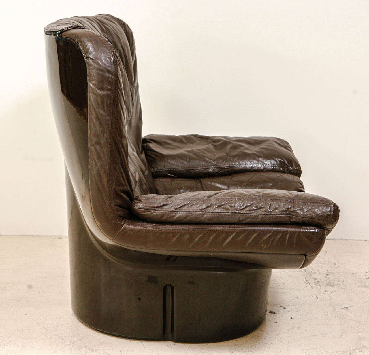 Leather Lounge Chair by Comfort designed by T.Ammannati & G.P Viitelli