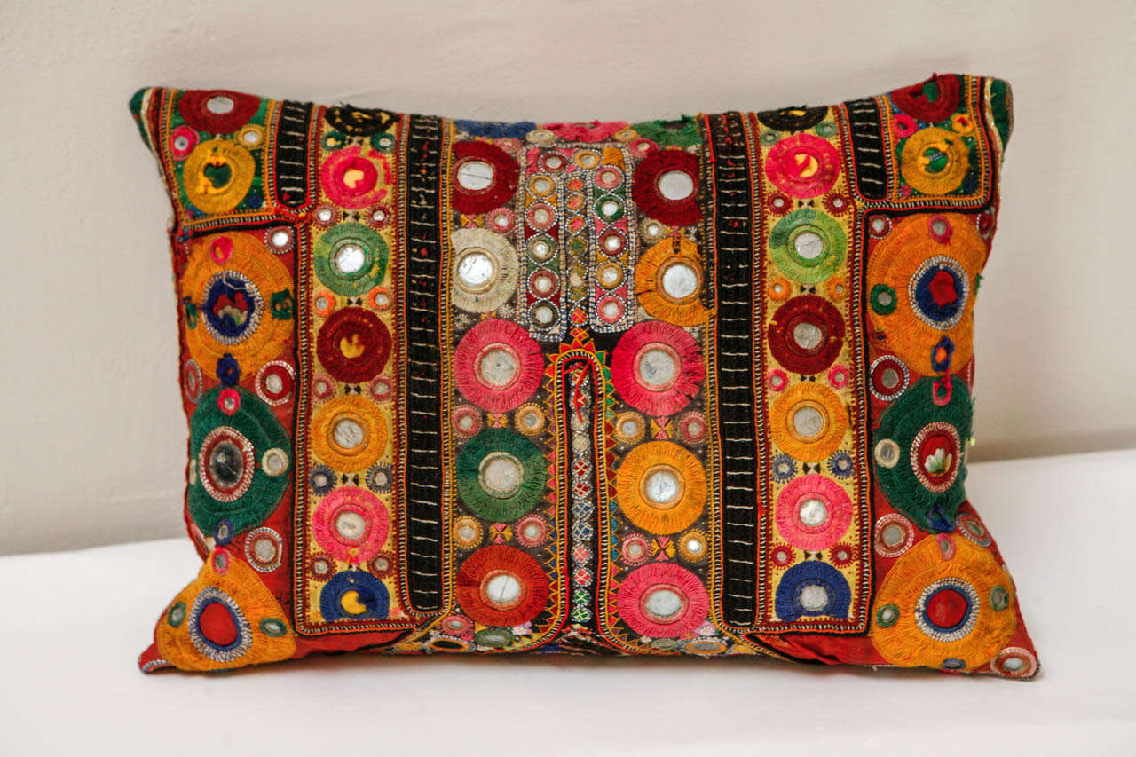 Vintage Indian Shisha Mirrorwork Pillow In Good Condition For Sale In Los Angeles, CA