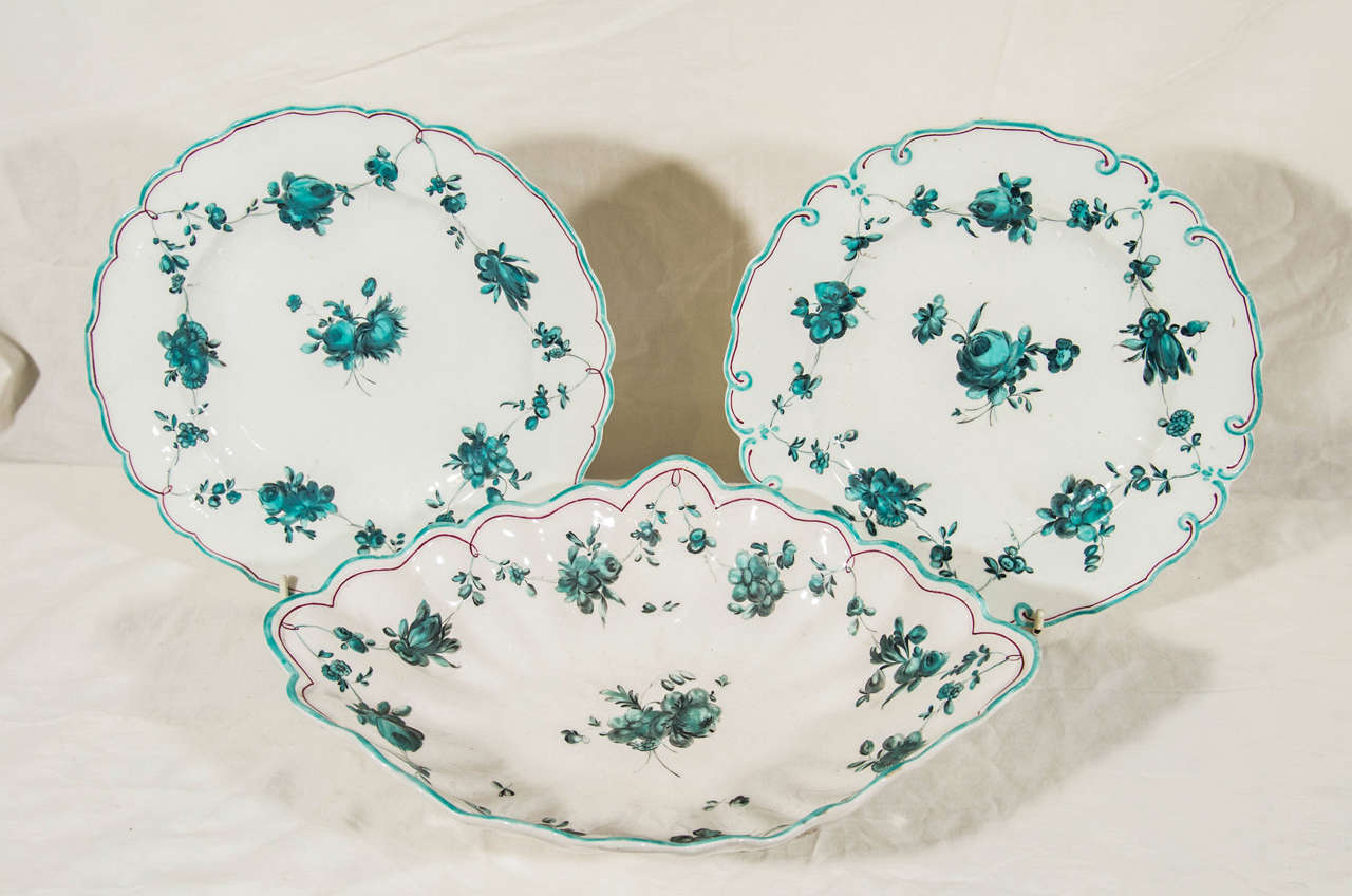 Two Pairs of 18th Century Green Chelsea Derby Dishes 3