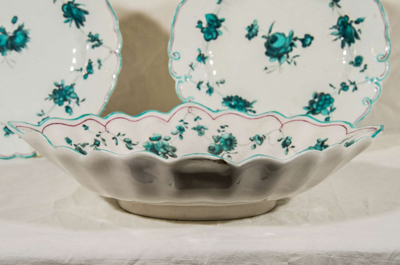 Two Pairs of 18th Century Green Chelsea Derby Dishes In Excellent Condition In Katonah, NY