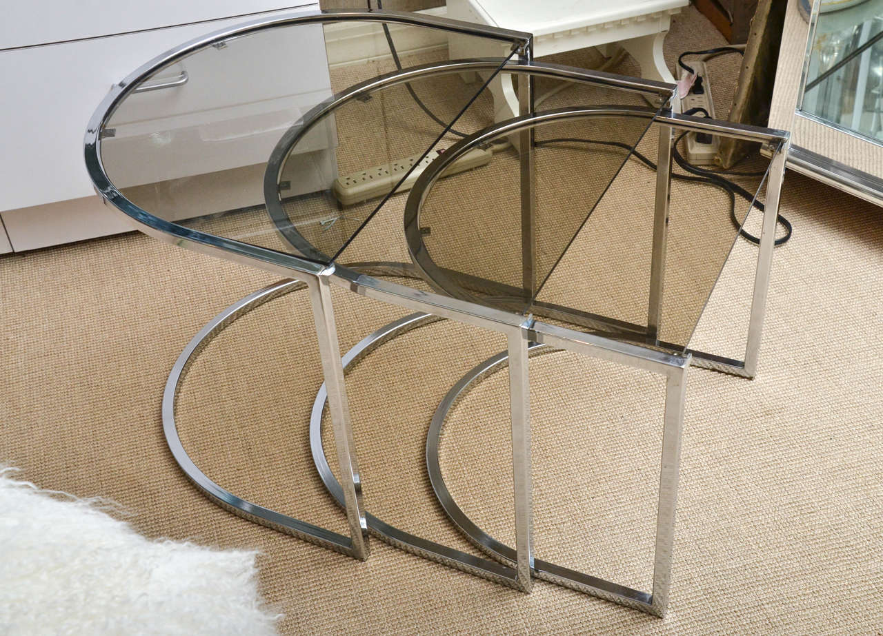 Set of Three Mid-Century Glass and Chrome Nesting Tables by Milo Baughman In Excellent Condition For Sale In Water Mill, NY