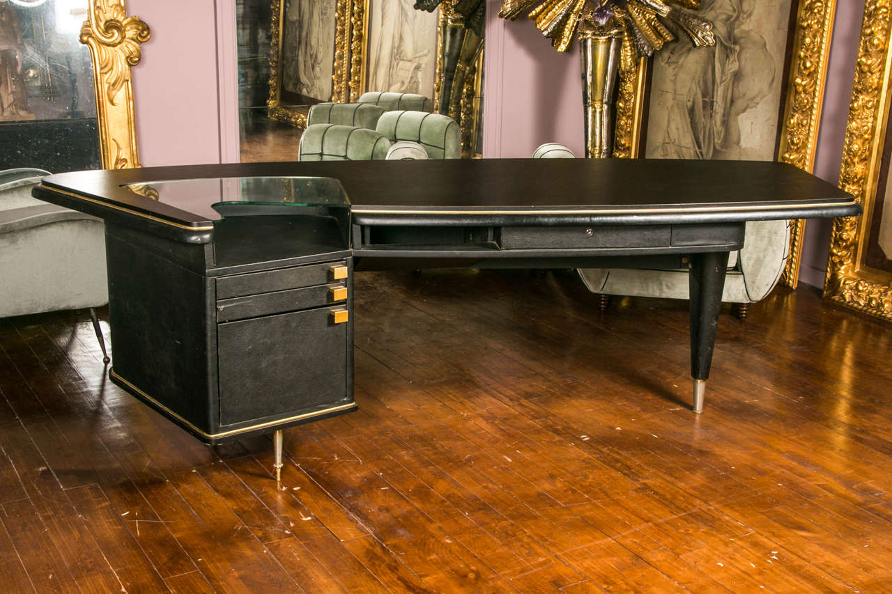 Elegant Mid-Century Desk with Three Legs and Laminate Top