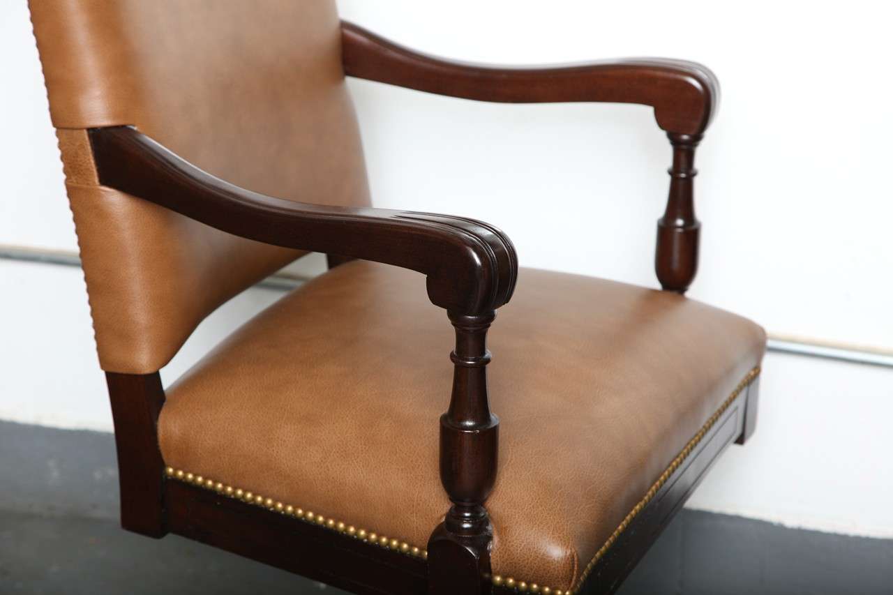 Antique Classic Swivel Desk Leather armchair with casters c.1912 In Excellent Condition In New York, NY