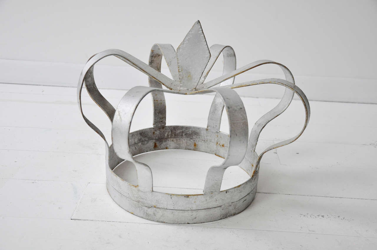 Antique Iron Crown 1