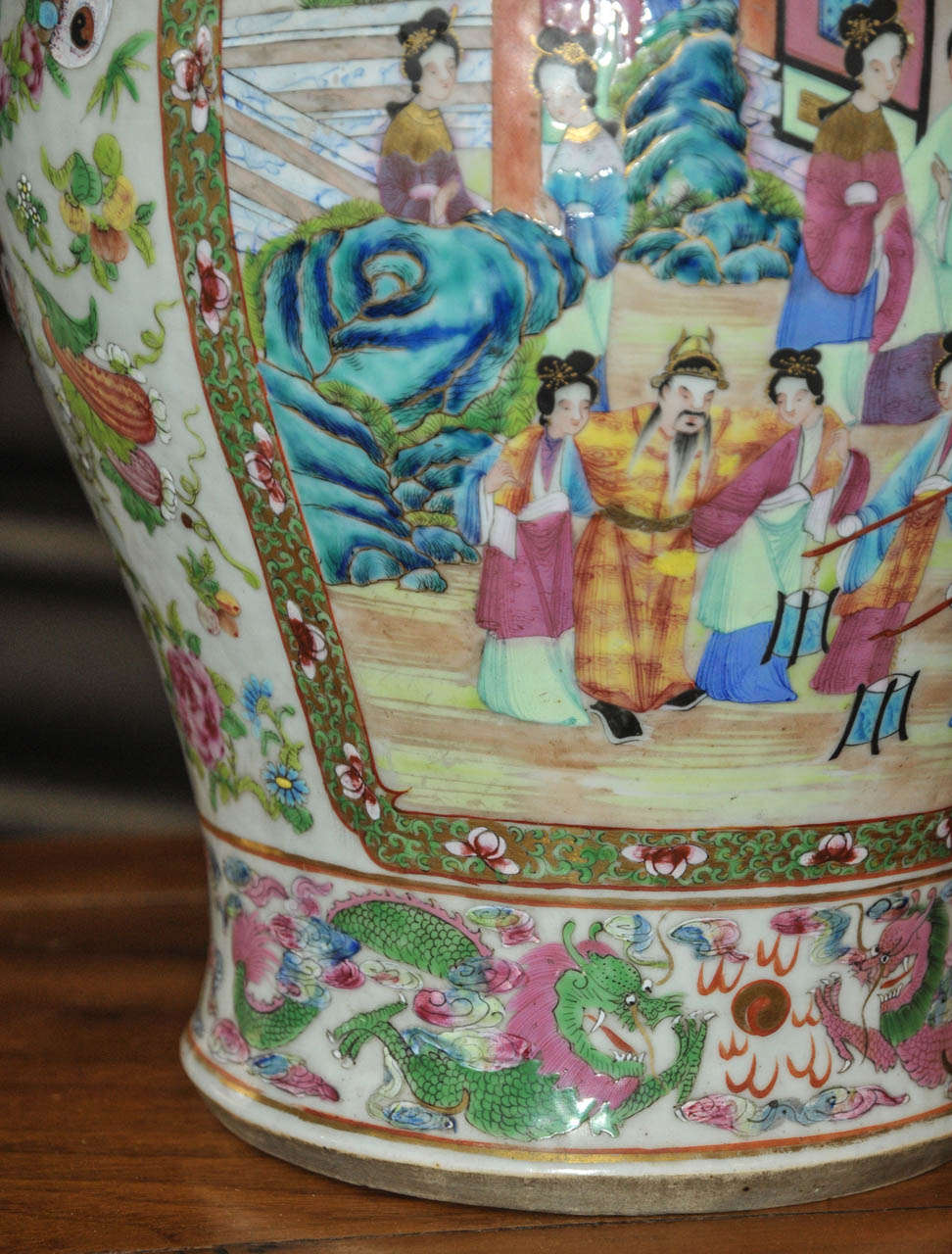 19th Century Pair of Large Chinese Vases For Sale 1