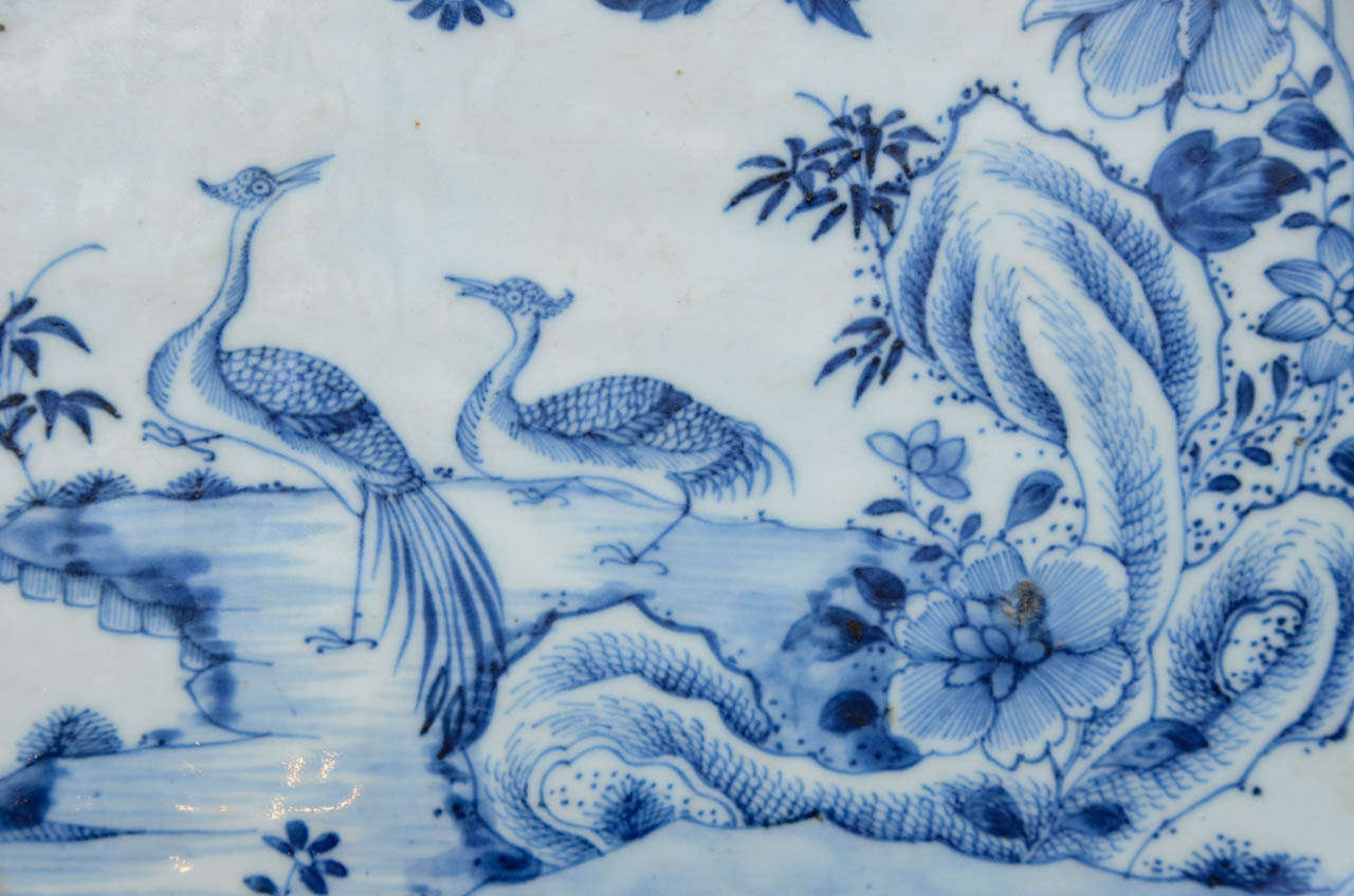 18th Century Chinese Octogonal Plate in Enameled Porcelain 3
