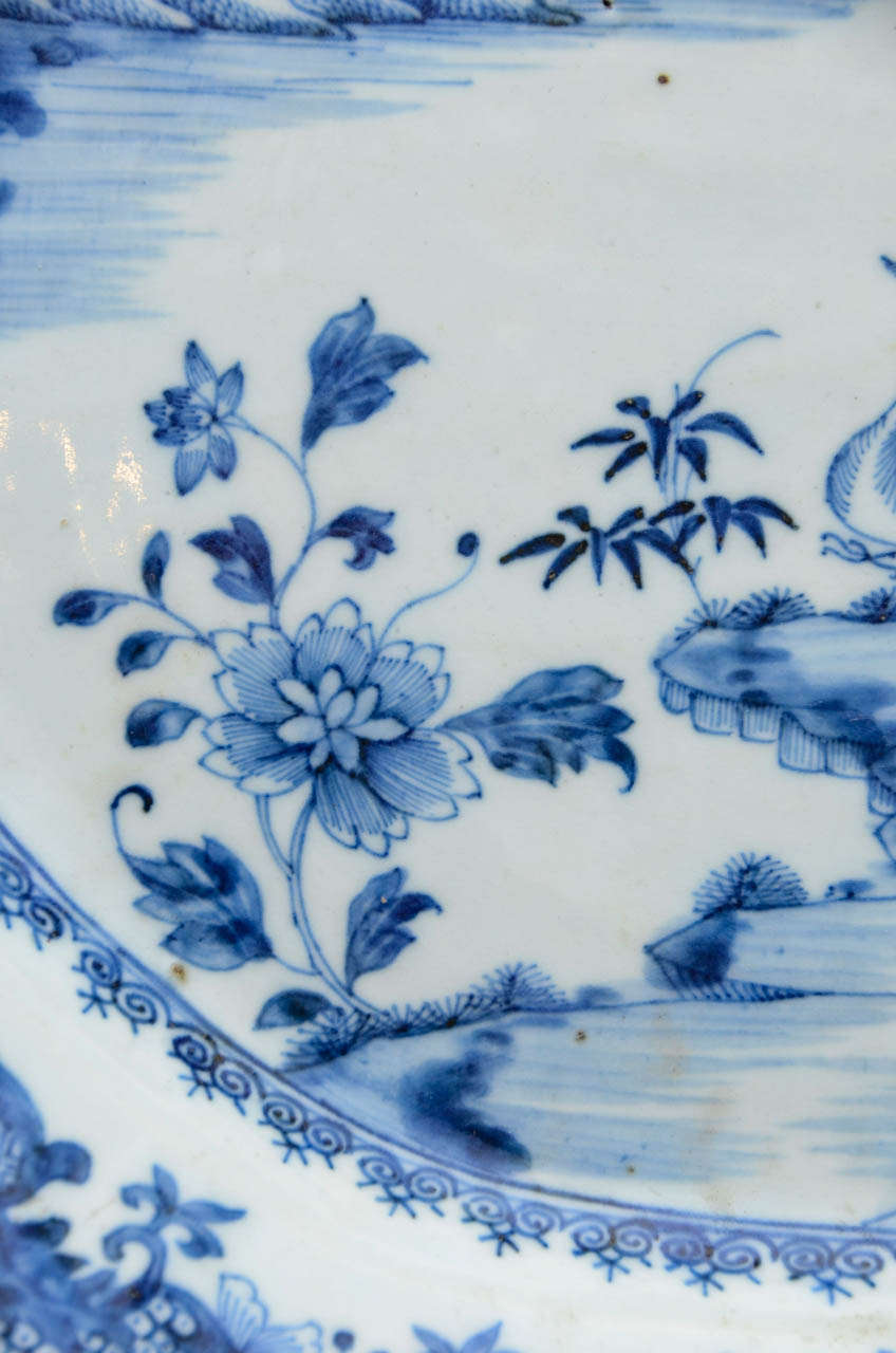 18th Century Chinese Octogonal Plate in Enameled Porcelain 4
