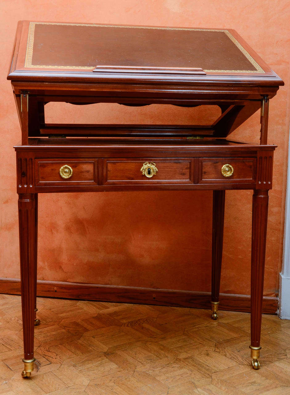 A Louis XVI mahogany architects table In Good Condition In Nice, Cote d' Azur