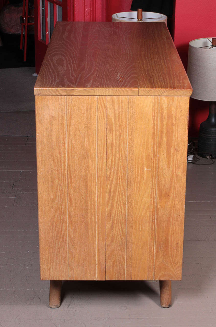 Paul Laszlo Oak Dresser In Excellent Condition For Sale In New York, NY