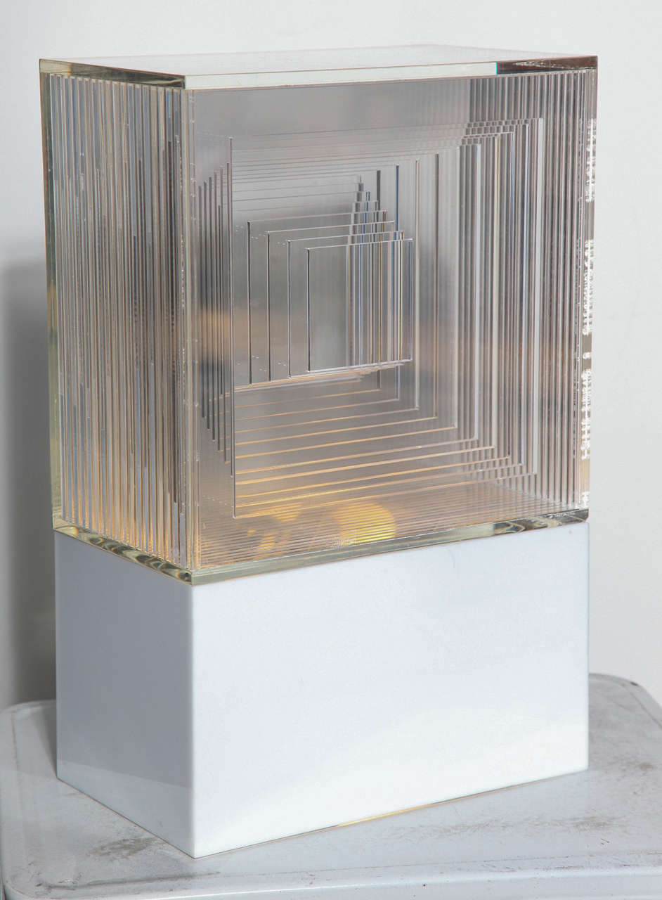 20th Century Neal Small Op Art White and Clear Lucite Lighted Table Lamp - Sculpture, 1970s 