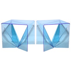 Paar Neal Small Clear Blue Lucite Op Art "Origami" Beistelltische