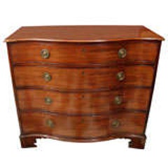 Early 19th Century English Mahogany Serpentine Chest of Drawers 6