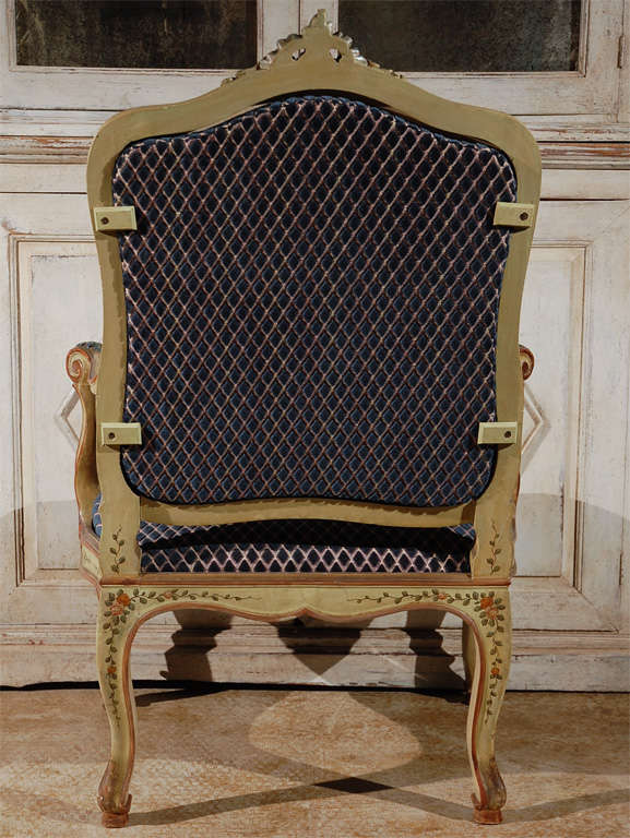 Pin Ensemble de deux fauteuils vénitiens anciens en vente