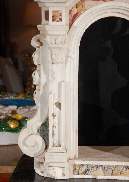 Sculpté à la main Tabernacle en marbre d'époque baroque, italienne en vente