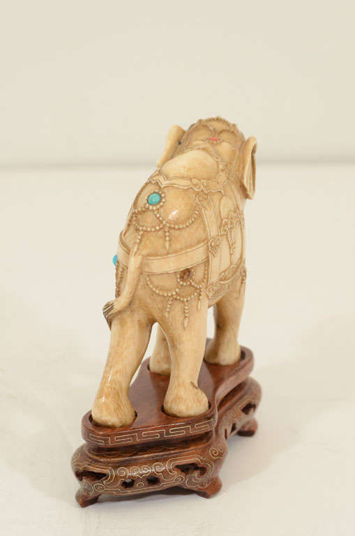 Mid-20th Century Pair of Chinese Ivory Elephants For Sale