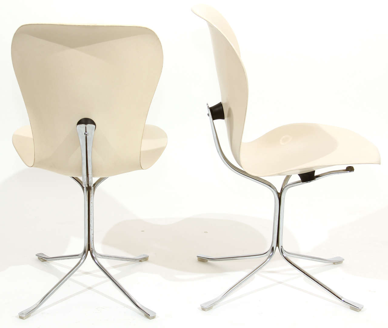 20th Century Pair of  white Ion Chairs by Gideon Kramer