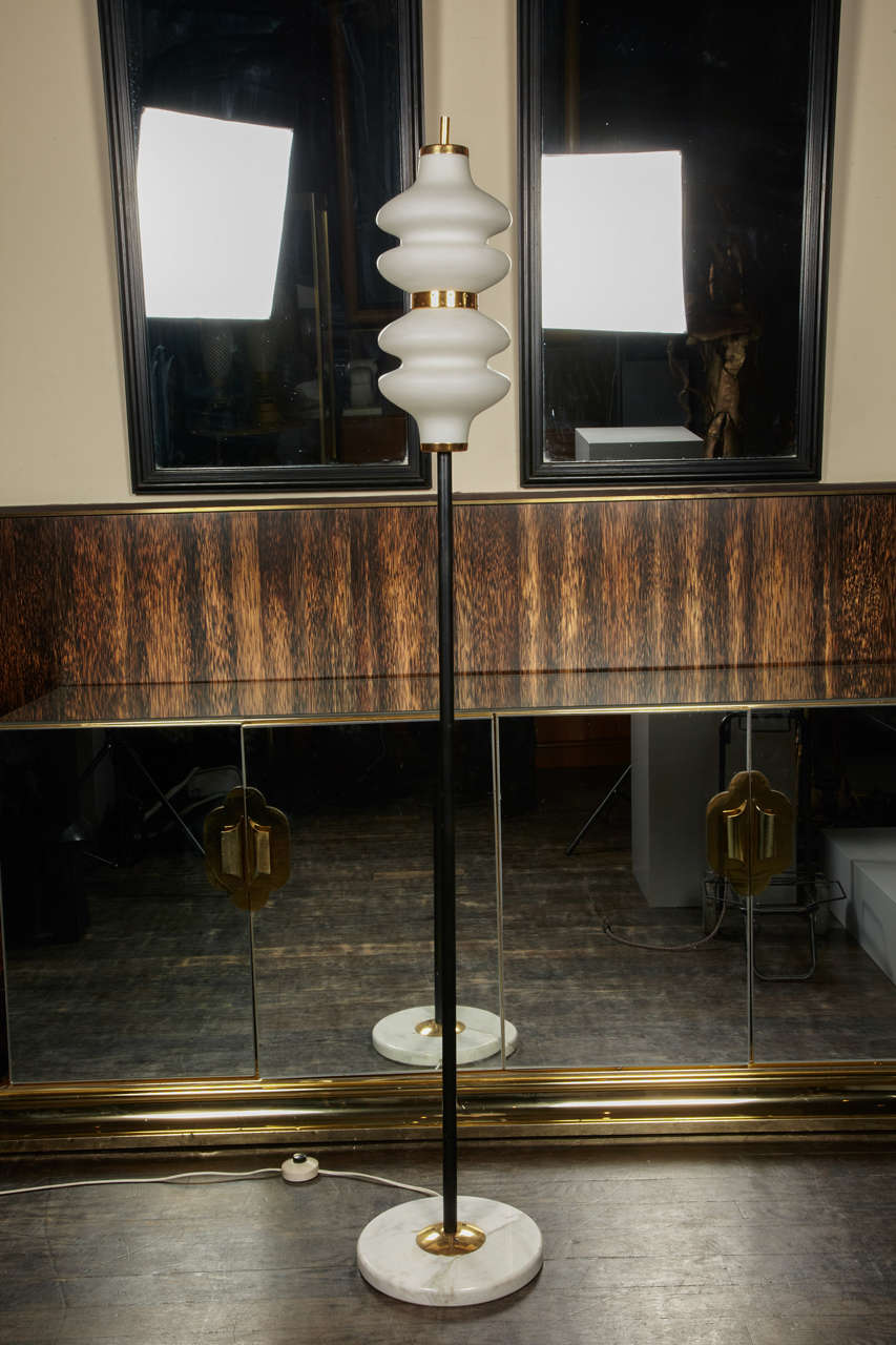 Italian floor lamp
Circa 1970
Base in marble, brass and glass

Electrification is OK
