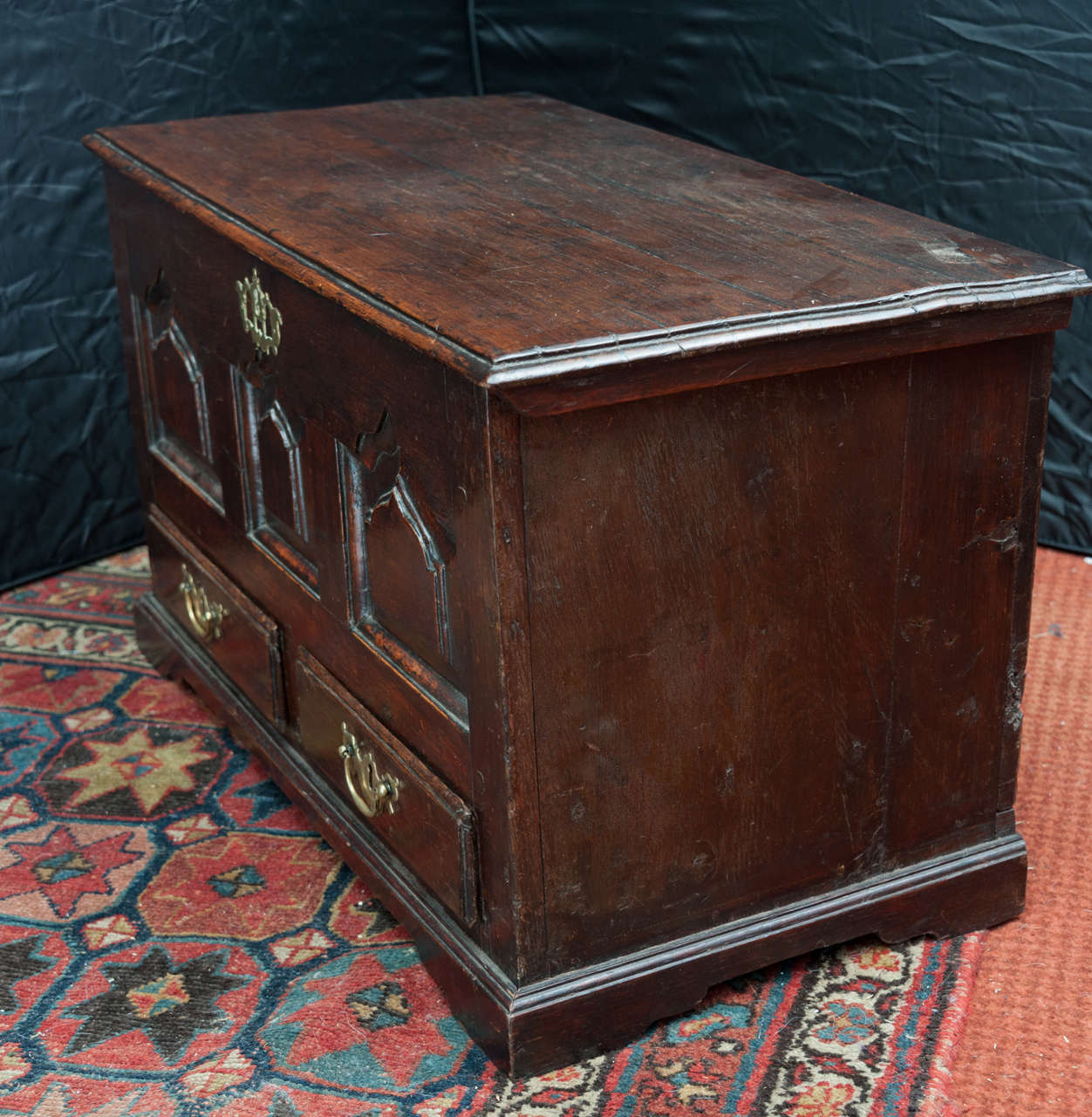 Oak Welsh Coffer bach