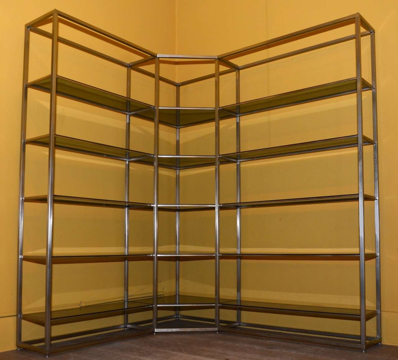 Beautiful 1970's angle shelves by Guy Lefevre for Jansen. Nickel steel. Smoked glass shelves. Entirely removable structure.
Length : first angle side 61,0 '' + second angle side 56,7 ''.
Very good condition.
