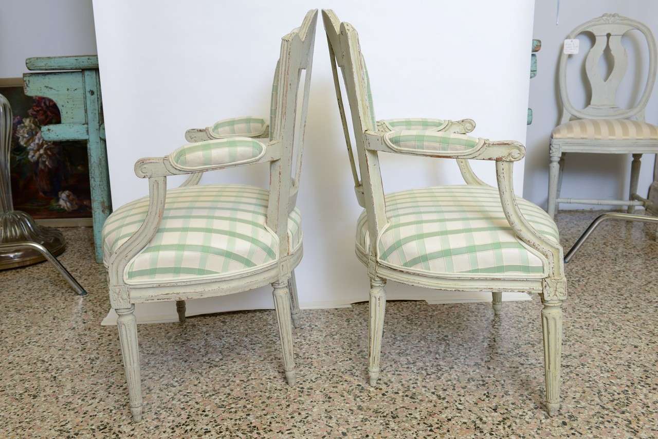 19th Century Pair of Antique Swedish Gustavian Painted Armchairs For Sale 1