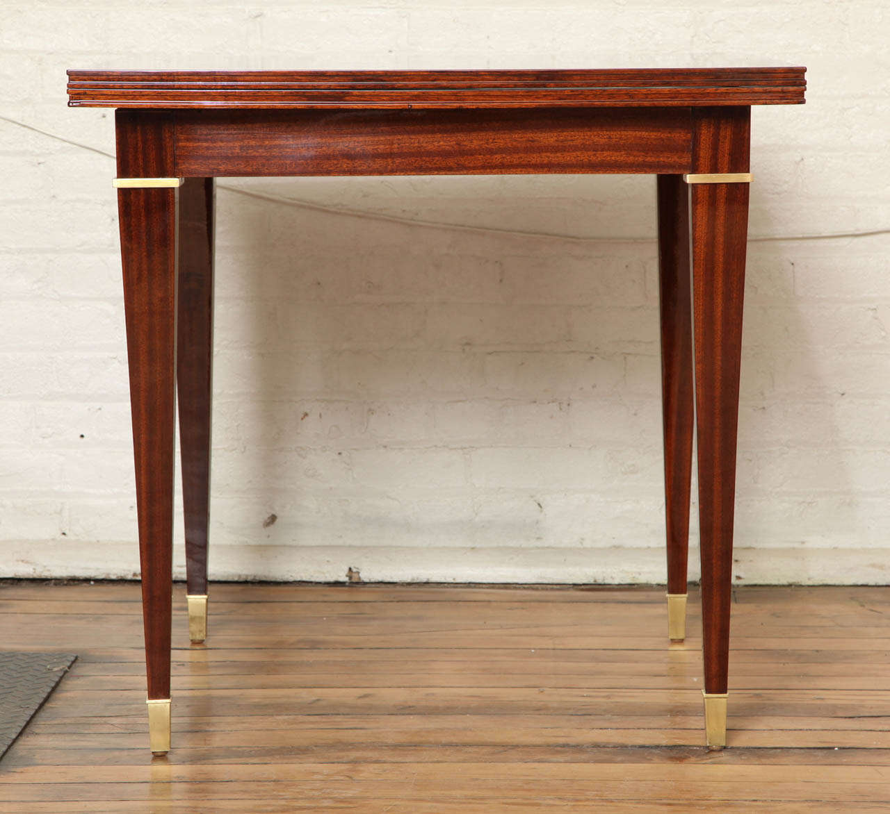 Elegant Art Deco Expandable Card Table In Excellent Condition For Sale In New York, NY
