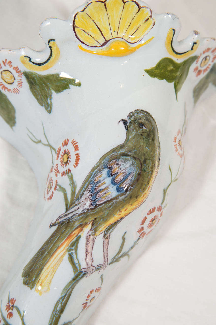 Antique English Delft Wall Pockets Painted with Birds Made circa 1760 In Excellent Condition In Katonah, NY
