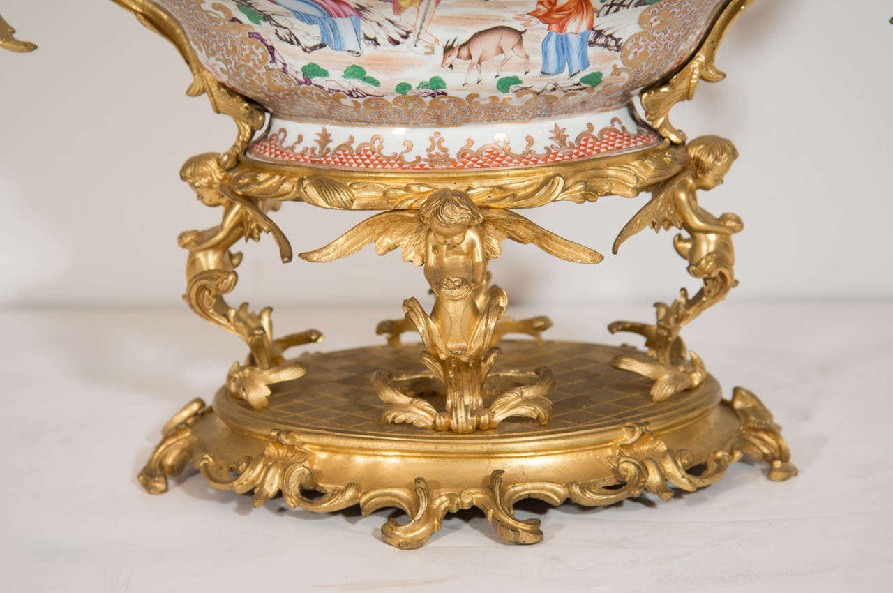 Antique French Louis XVI Stil vergoldete Bronze montiert chinesischen Porzellan Tafelaufsatz (Louis XVI.) im Angebot
