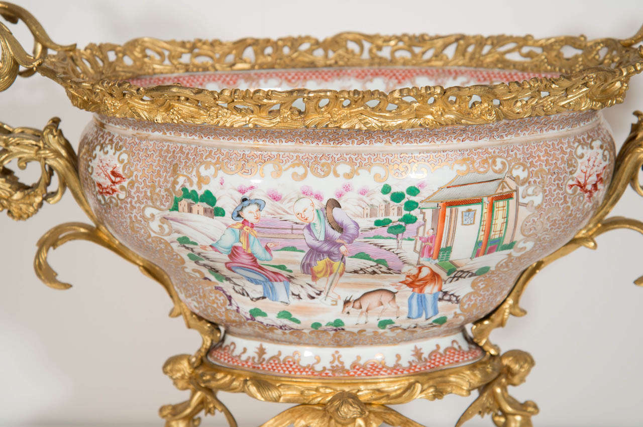 Antique French Louis XVI Stil vergoldete Bronze montiert chinesischen Porzellan Tafelaufsatz (Französisch) im Angebot