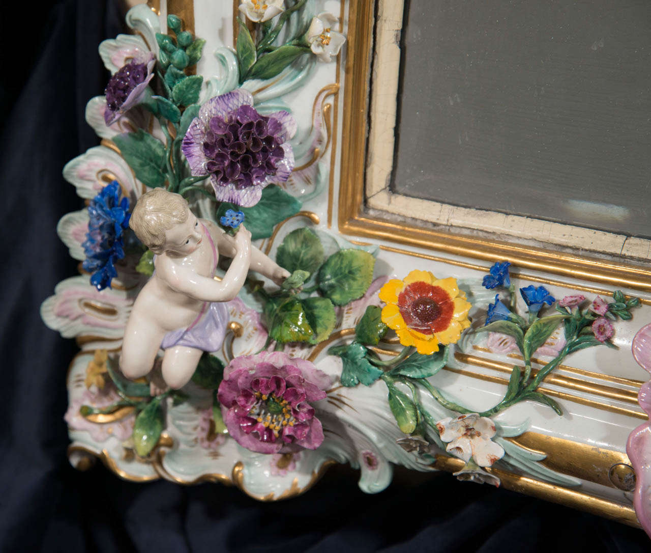A Highly Important Antique German Meissen Porcelain Figural Mirror, 19th Century For Sale 5