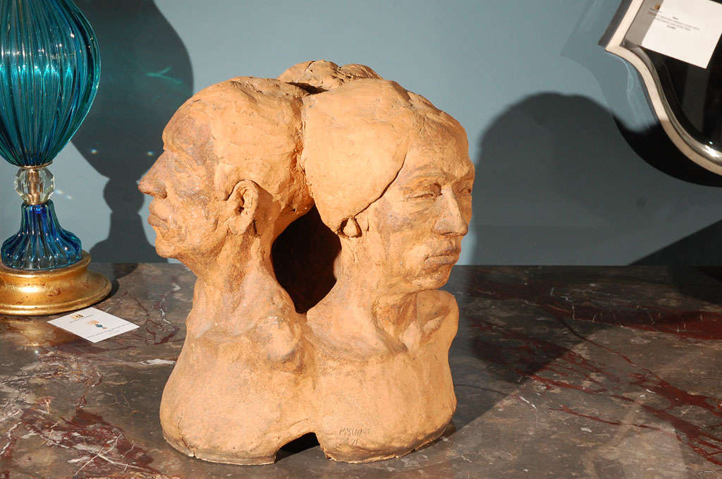 Sculpture à trois têtes en terre cuite de 1971 signée Maynard Bon état - En vente à Cathedral City, CA