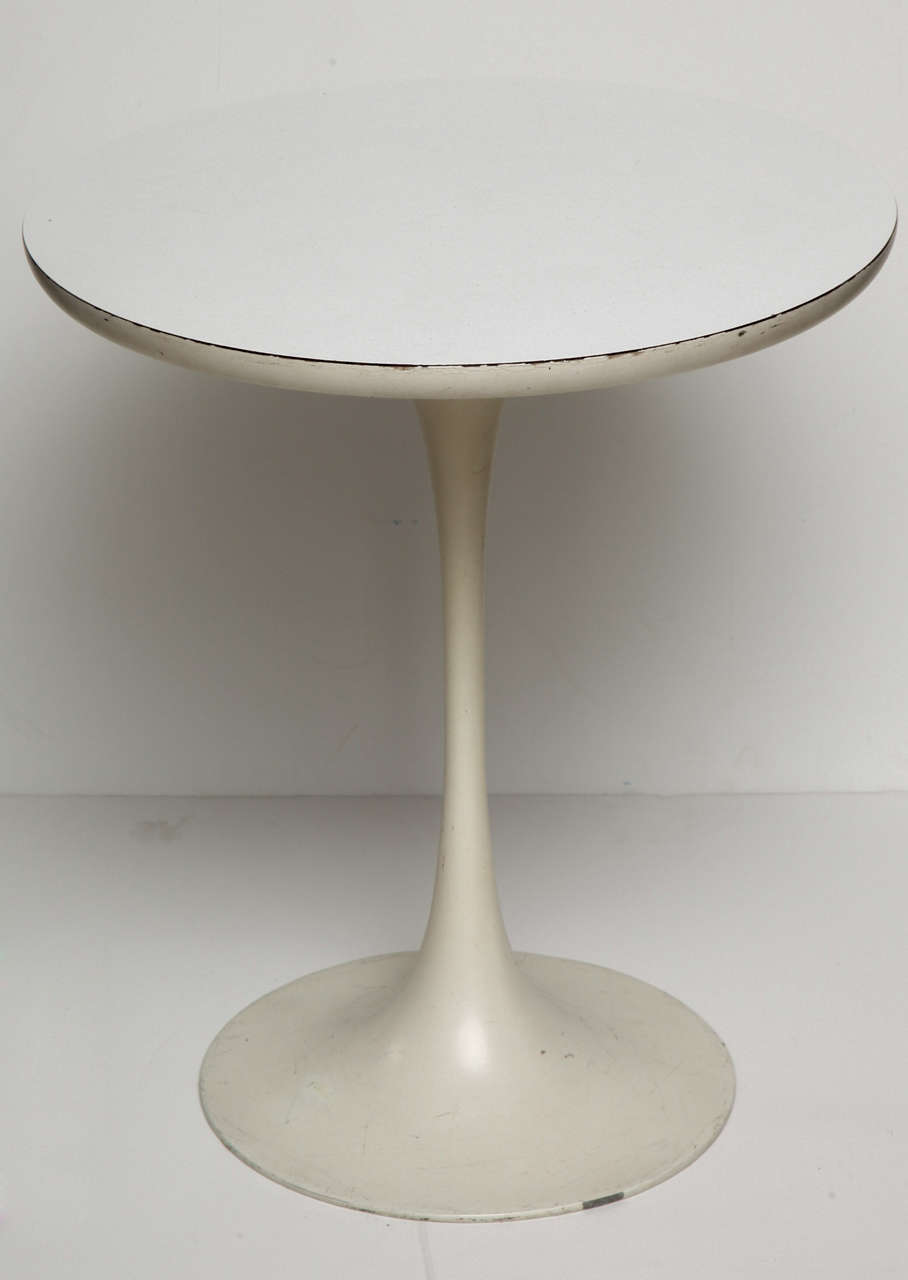 Side table by Eero Saarinen, Finland, circa 1958. This was from his pedestal collection. Metal base with powder coating and a laminated top.