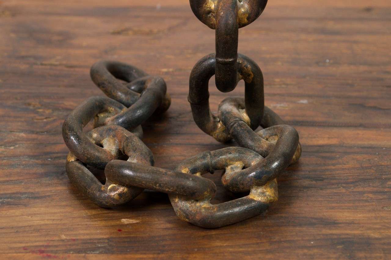 welded chain lamp