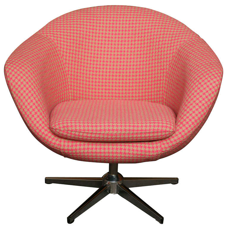 Smart Overman Egg style Swivel Chair in Houndstooth