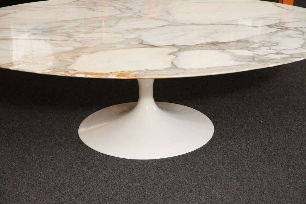 saarinen coffee table oval