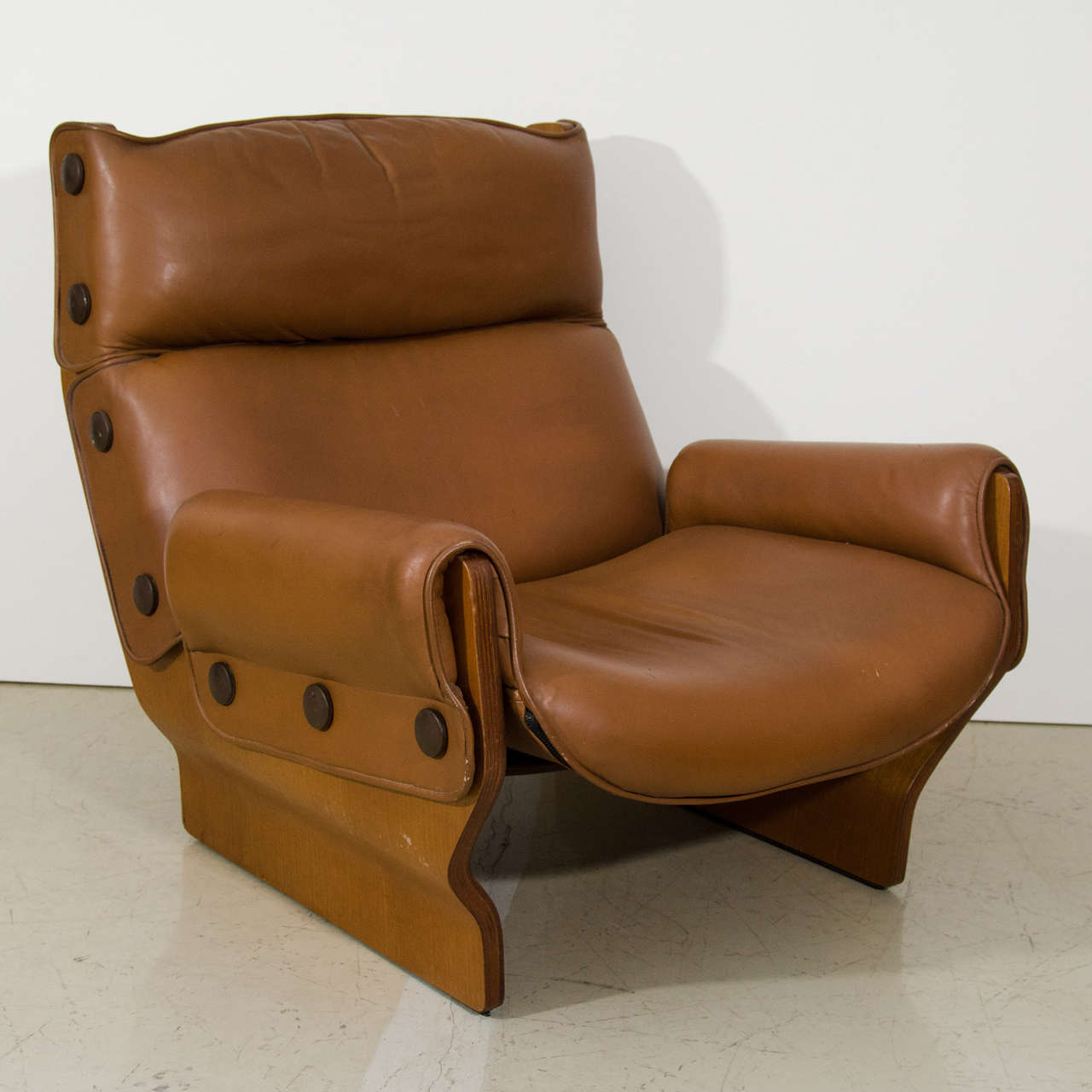 Leather Osvaldo Borsani 'Canada' Two Lounge Chairs and Ottoman for Tecno