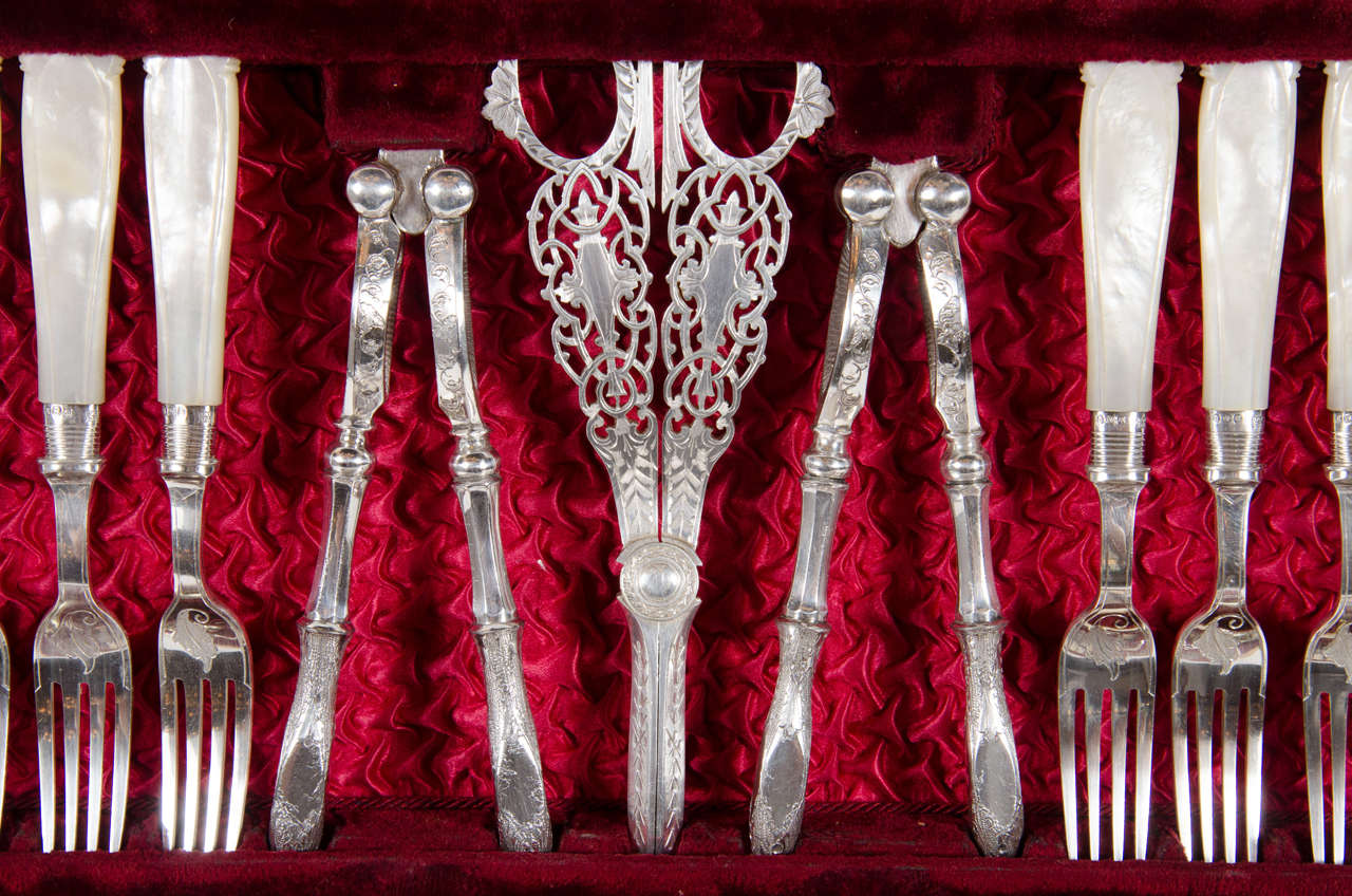 English Exquisite Early Victorian Silver Plate Flatware Set for Dessert, Fruit and Nuts For Sale