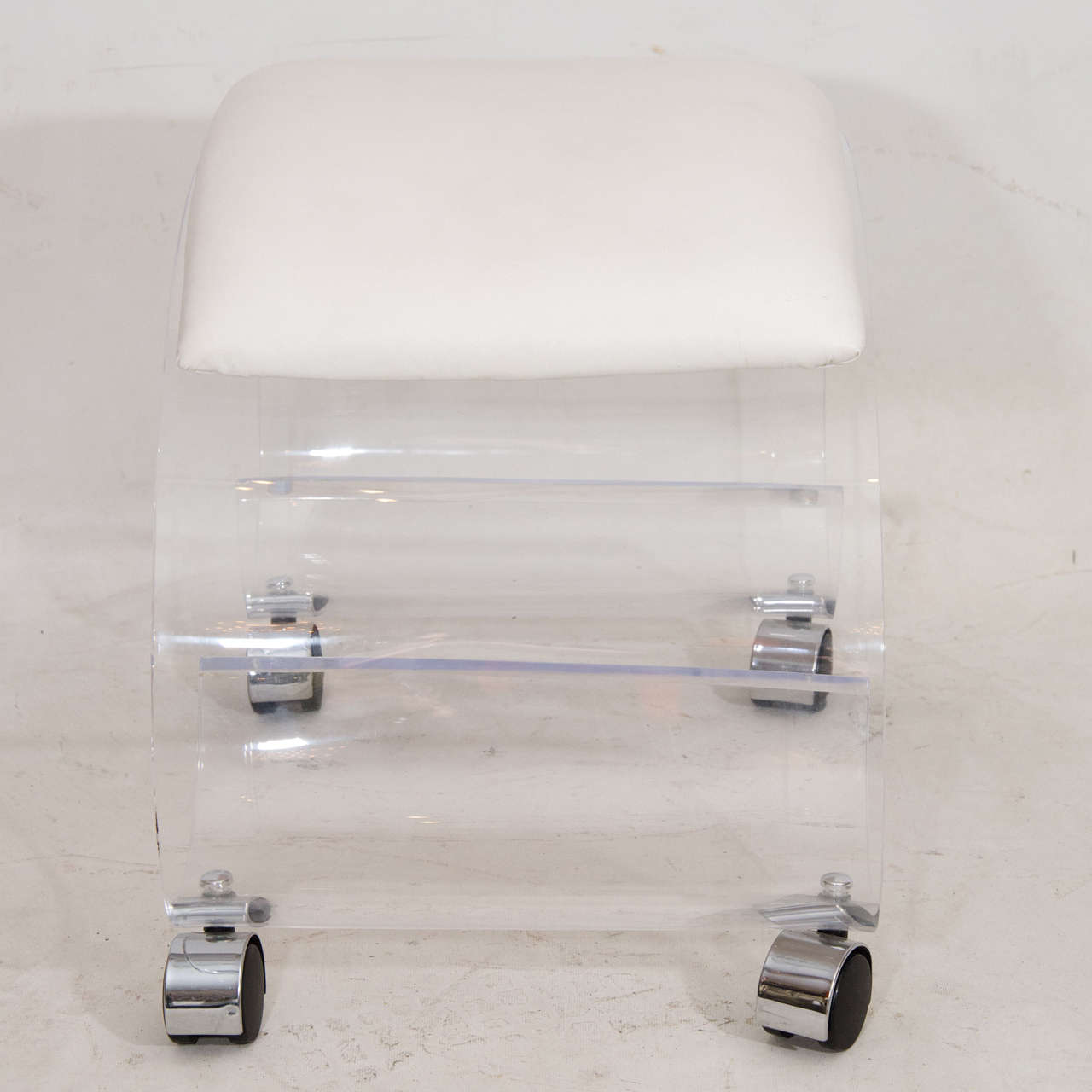 Scrolled Lucite Bench In Good Condition In New York, NY