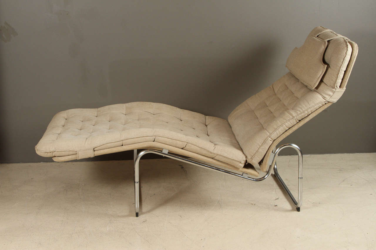 Mid-20th Century Tufted Scandinavian Chaise Lounge in Original Belgian Linen