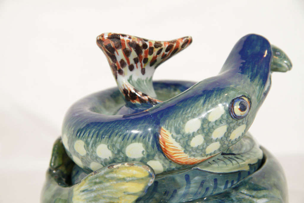 An Antique Dutch Delft Polychrome Butter Tub in the Form of 2 Pike In Excellent Condition In Katonah, NY