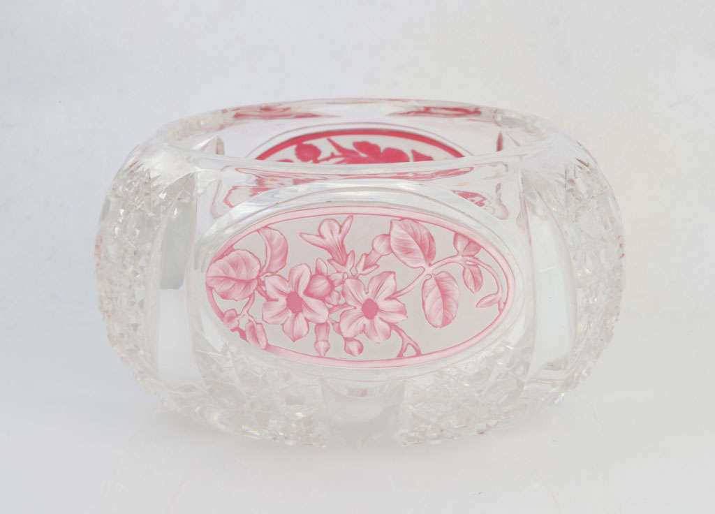 Stuart & Sons Cameo And Cut Glass Bowl In Excellent Condition For Sale In New York, NY